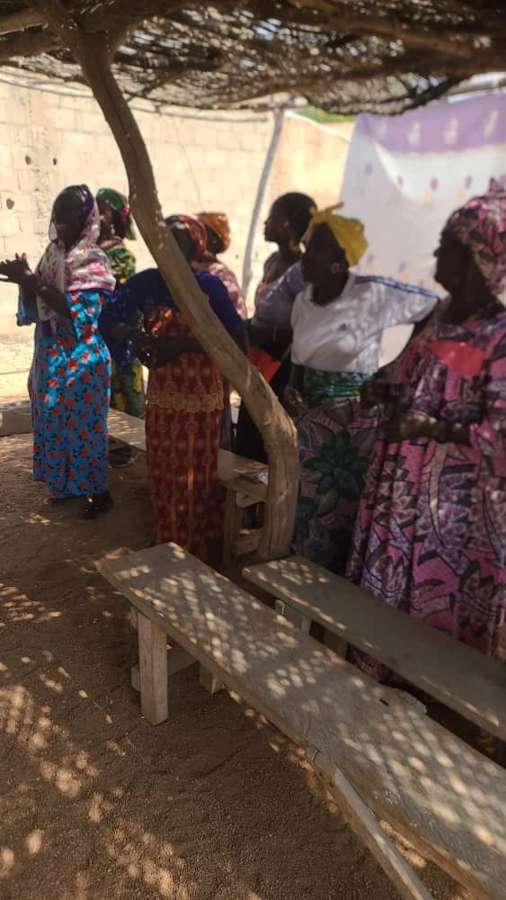 Don aux veuves réunies de 4 villages - Photo 2