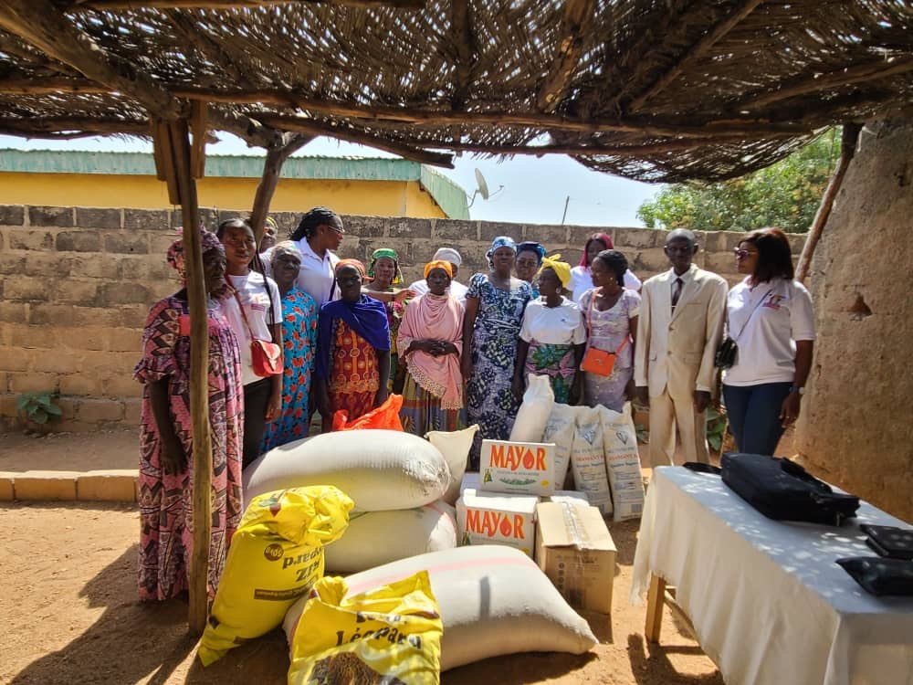 Don aux veuves réunies de 4 villages - Photo 6